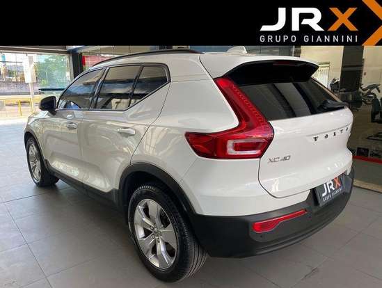 VOLVO-XC40-2018