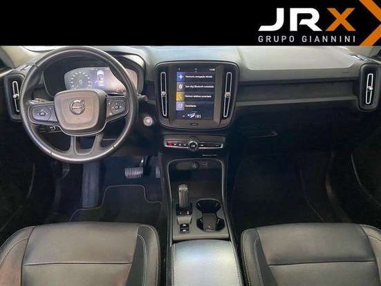 VOLVO-XC40-2018