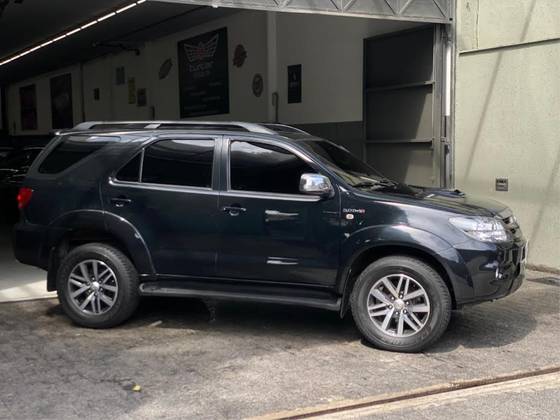 TOYOTA HILUX SW4 3.0 SRV 4X4 16V TURBO INTERCOOLER DIESEL 4P AUTOMÁTICO