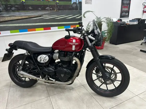TRIUMPH STREET TWIN 