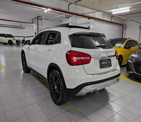 MERCEDES-BENZ-GLA 200-2015