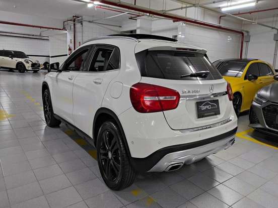 MERCEDES-BENZ-GLA 200-1.6 CGI ENDURO 16V TURBO FLEX 4P AUTOMÁTICO MERCEDES-BENZ-GLA 200-2015