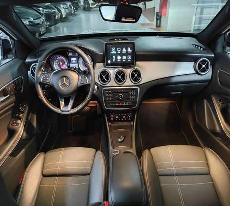 MERCEDES-BENZ-GLA 200-2015