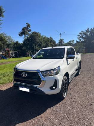 TOYOTA HILUX 2.8 D-4D TURBO DIESEL CD SRV 4X4 AUTOMÁTICO