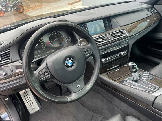 BMW 750i 4.4 M SPORT SEDAN V8 32V GASOLINA 4P AUTOMÁTICO