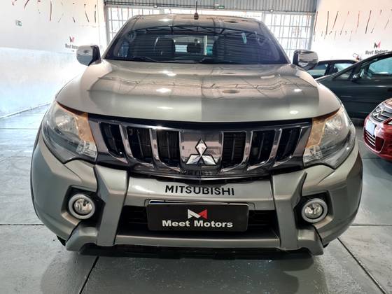 MITSUBISHI L200 TRITON 2.4 16V TURBO DIESEL SPORT HPE CD 4P 4X4 AUTOMÁTICO