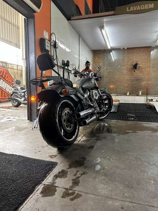 HARLEY-DAVIDSON-SOFTAIL BREAKOUT 114-2021