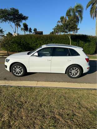 AUDI-Q5-2011