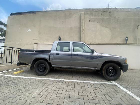 TOYOTA HILUX 2.8 DLX 4X2 CD 8V DIESEL 4P MANUAL