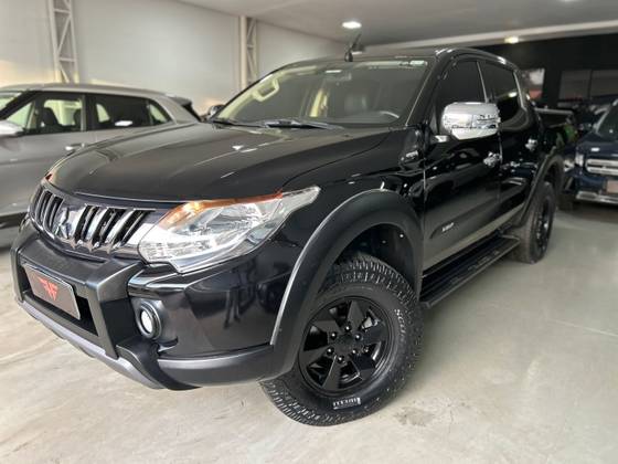 MITSUBISHI L200 TRITON 2.4 16V TURBO DIESEL OUTDOOR HPE CD 4X4 AUTOMÁTICO