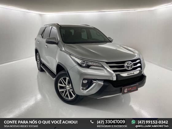 TOYOTA HILUX SW4 2.8 SRX 4X4 7 LUGARES 16V TURBO INTERCOOLER DIESEL 4P AUTOMÁTICO