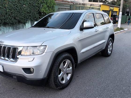 JEEP GRAND CHEROKEE 3.6 LAREDO 4X4 V6 24V GASOLINA 4P AUTOMÁTICO