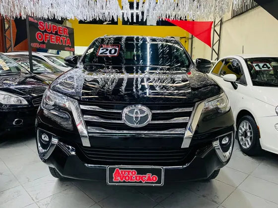 TOYOTA HILUX SW4 2.8 SRX DIAMOND 4X4 7 LUGARES 16V TURBO INTERCOOLER DIESEL 4P AUTOMÁTICO