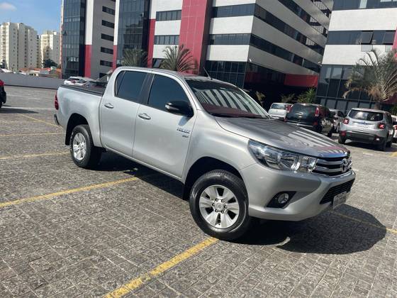 TOYOTA HILUX 2.7 SR 4X2 CD 16V FLEX 4P AUTOMÁTICO