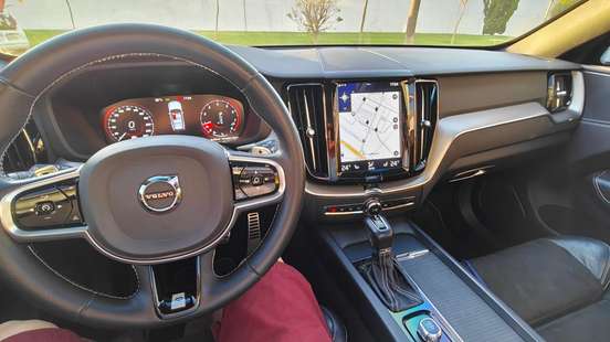 VOLVO-XC60-2017