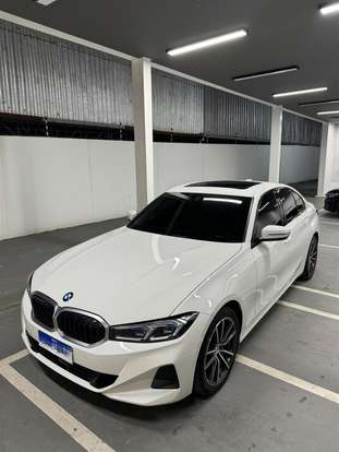 BMW-320i-2022