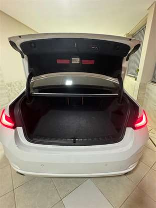 BMW-320i-2022