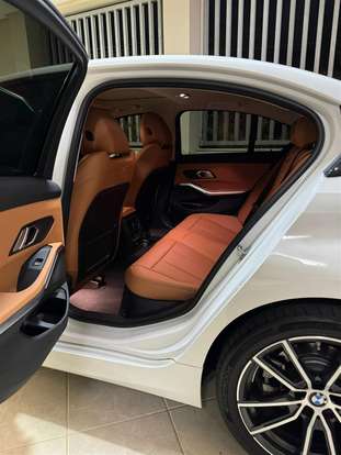 BMW-320i-2022