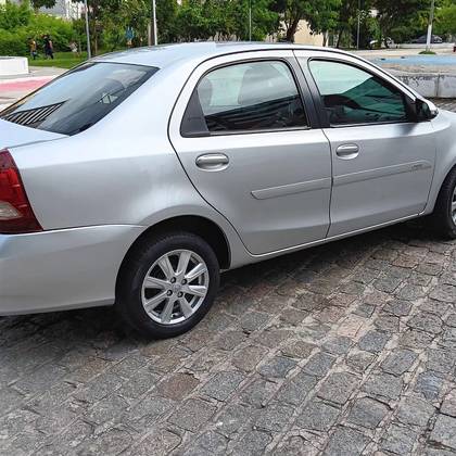 TOYOTA ETIOS 1.5 X PLUS SEDAN 16V FLEX 4P AUTOMÁTICO