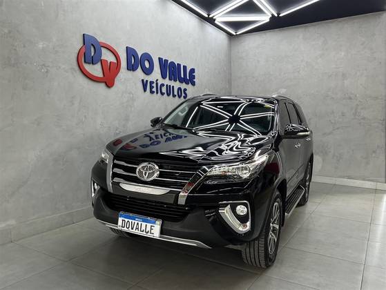 TOYOTA HILUX SW4 2.8 SRX 4X4 7 LUGARES 16V TURBO INTERCOOLER DIESEL 4P AUTOMÁTICO