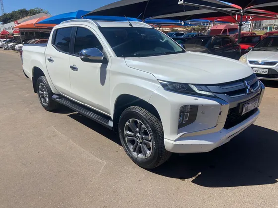 MITSUBISHI L200 TRITON 2.4 16V TURBO DIESEL SPORT HPE CD 4P 4X4 AUTOMÁTICO