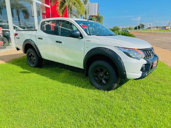 MITSUBISHI L200 TRITON 2.4 16V TURBO DIESEL OUTDOOR GLX CD 4X4 MANUAL