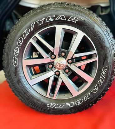 TOYOTA-HILUX-2.7 SRV 4X2 CD 16V FLEX 4P AUTOMÁTICO TOYOTA-HILUX-2019