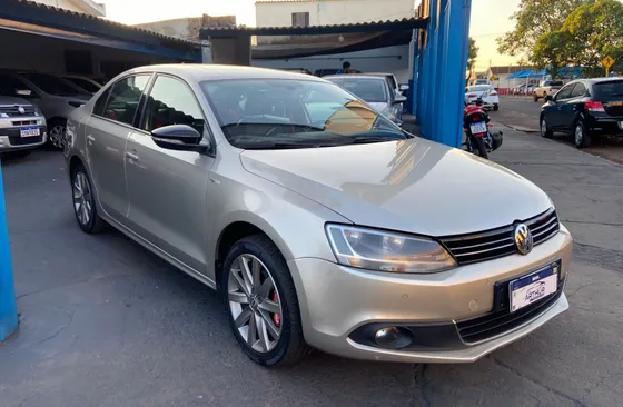 VOLKSWAGEN JETTA 2.0 COMFORTLINE FLEX 4P MANUAL