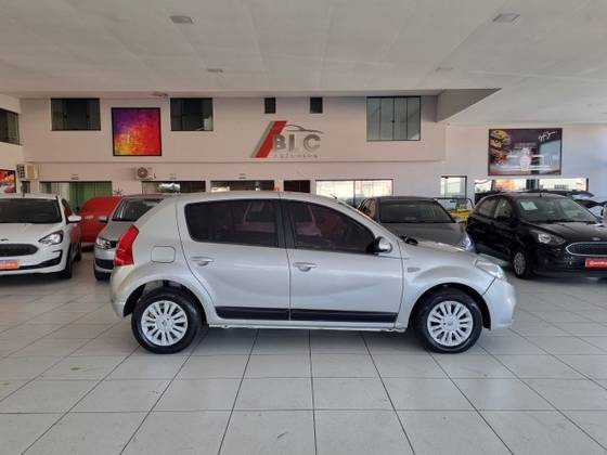 RENAULT SANDERO 1.6 PRIVILÉGE 16V FLEX 4P AUTOMÁTICO