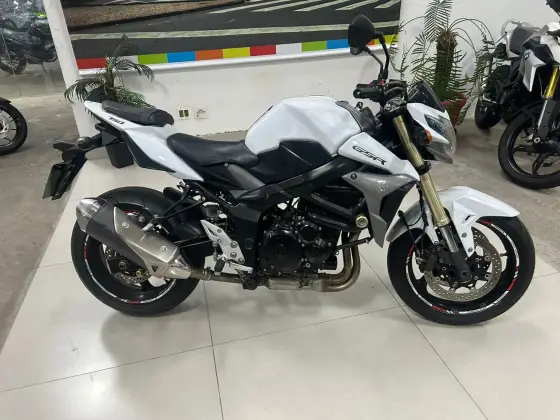 SUZUKI GSR 750 SUZUKI GSR 750