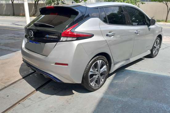 NISSAN-LEAF-2021