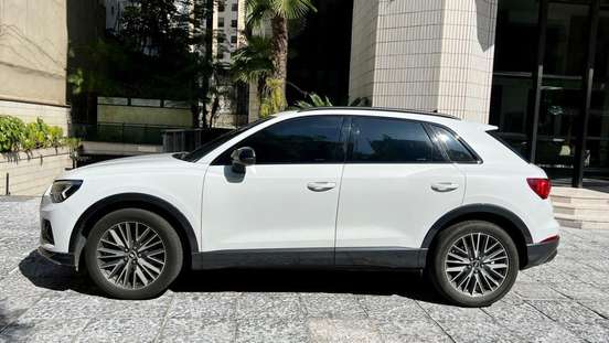 AUDI-Q3-2021