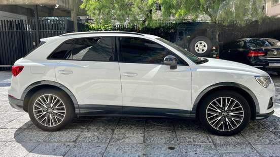 AUDI-Q3-2021