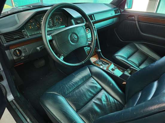 MERCEDES-BENZ-300 E-1991