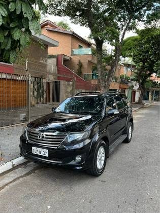 TOYOTA HILUX SW4 3.0 SRV 4X4 7 LUGARES 16V TURBO INTERCOOLER DIESEL 4P AUTOMÁTICO