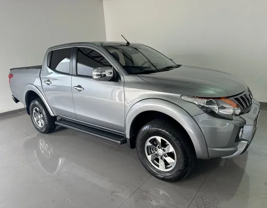 MITSUBISHI L200 TRITON 2.4 16V TURBO DIESEL SPORT HPE CD 4P 4X4 AUTOMÁTICO