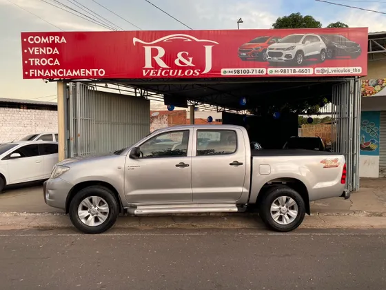 TOYOTA HILUX 2.5 STD 4X4 CD 16V TURBO DIESEL 4P MANUAL