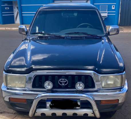 TOYOTA-HILUX-2004