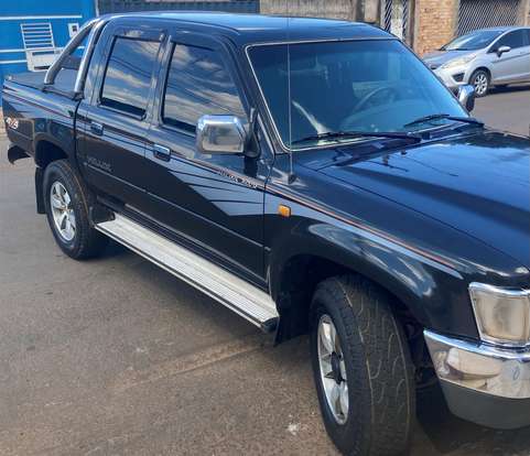 TOYOTA-HILUX-2004