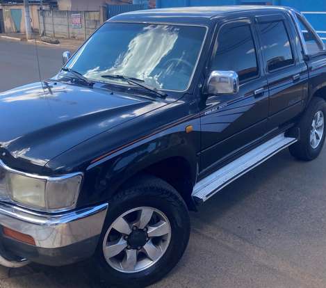 TOYOTA-HILUX-2004