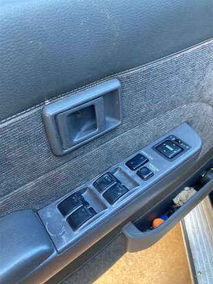 TOYOTA-HILUX-2004