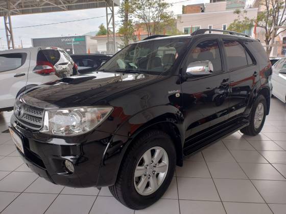 TOYOTA HILUX SW4 3.0 SRV 4X4 7 LUGARES 16V TURBO INTERCOOLER DIESEL 4P AUTOMÁTICO