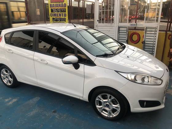 FORD FIESTA 1.6 SE HATCH 16V FLEX 4P POWERSHIFT