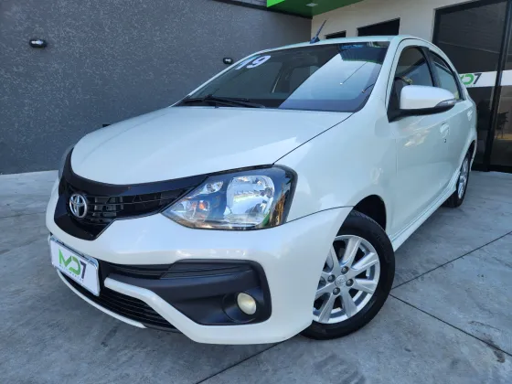 TOYOTA ETIOS 1.5 X PLUS SEDAN 16V FLEX 4P AUTOMÁTICO