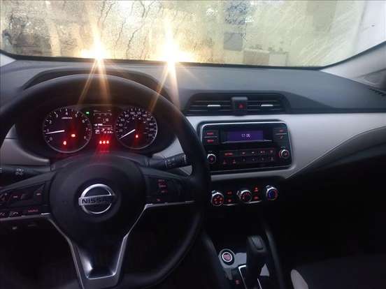 NISSAN-VERSA-2022