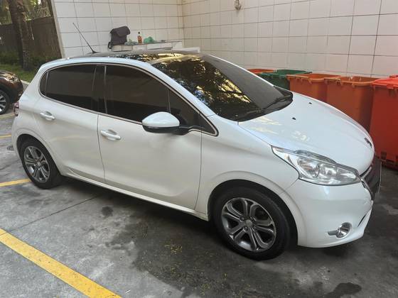 PEUGEOT 208 1.6 GRIFFE 16V FLEX 4P AUTOMÁTICO