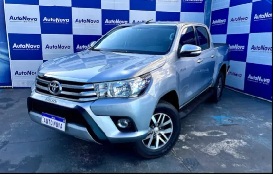 TOYOTA HILUX 2.8 SR 4X4 CD 16V DIESEL 4P AUTOMÁTICO