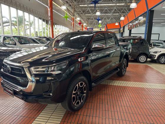 TOYOTA HILUX 2.8 D-4D TURBO DIESEL CD SRX 4X4 AUTOMÁTICO