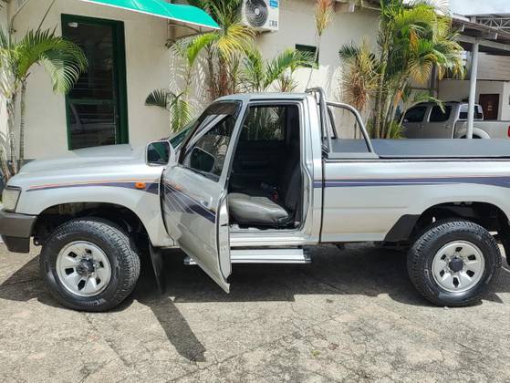 TOYOTA HILUX 3.0 DX 4X4 CS 8V DIESEL 2P MANUAL