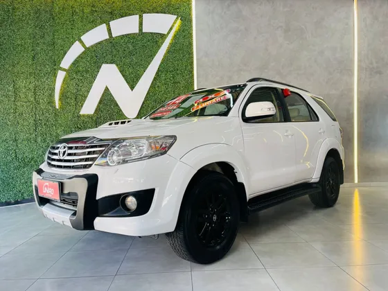 TOYOTA HILUX SW4 3.0 SRV 4X4 7 LUGARES 16V TURBO INTERCOOLER DIESEL 4P AUTOMÁTICO